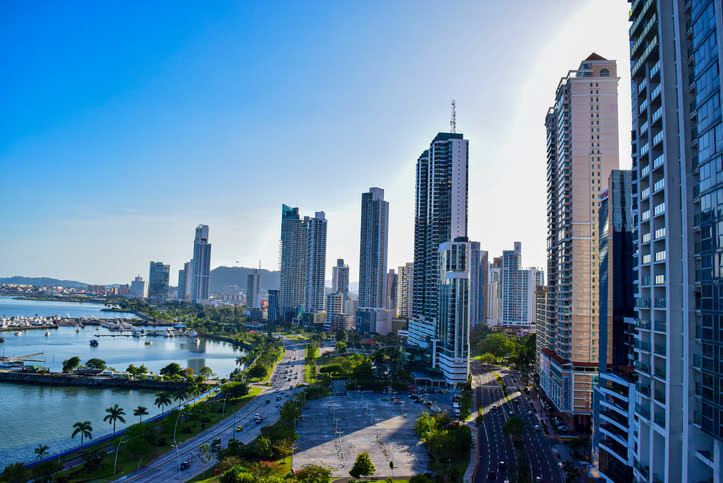 ¿Cómo invertir en Panamá desde Colombia?